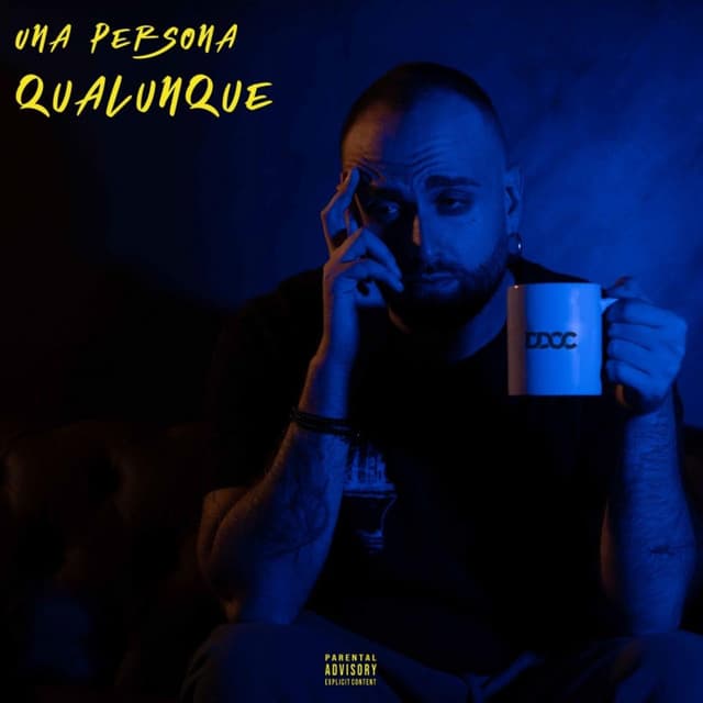Copertina di UNA PERSONA QUALUNQUE